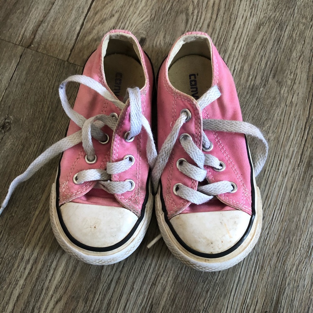 Pink Converse 🌸